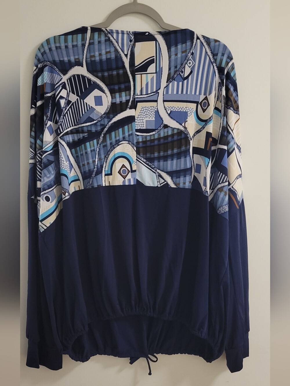 Soft Sweatshirt W. Banded Tie Bottom And Orint. 3x - Picture 4 of 5